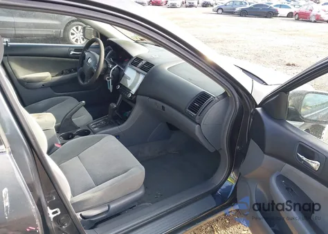 2005 Honda Accord 2.4 Lx z USA, uszkodzony, nr VIN 1HGCM56465A197140